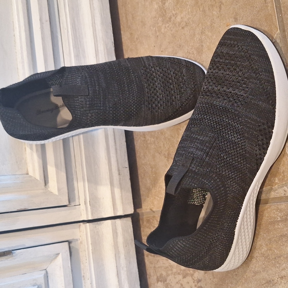 Womens Tommy Bahamas BLACK slip on tennis shoes - 8